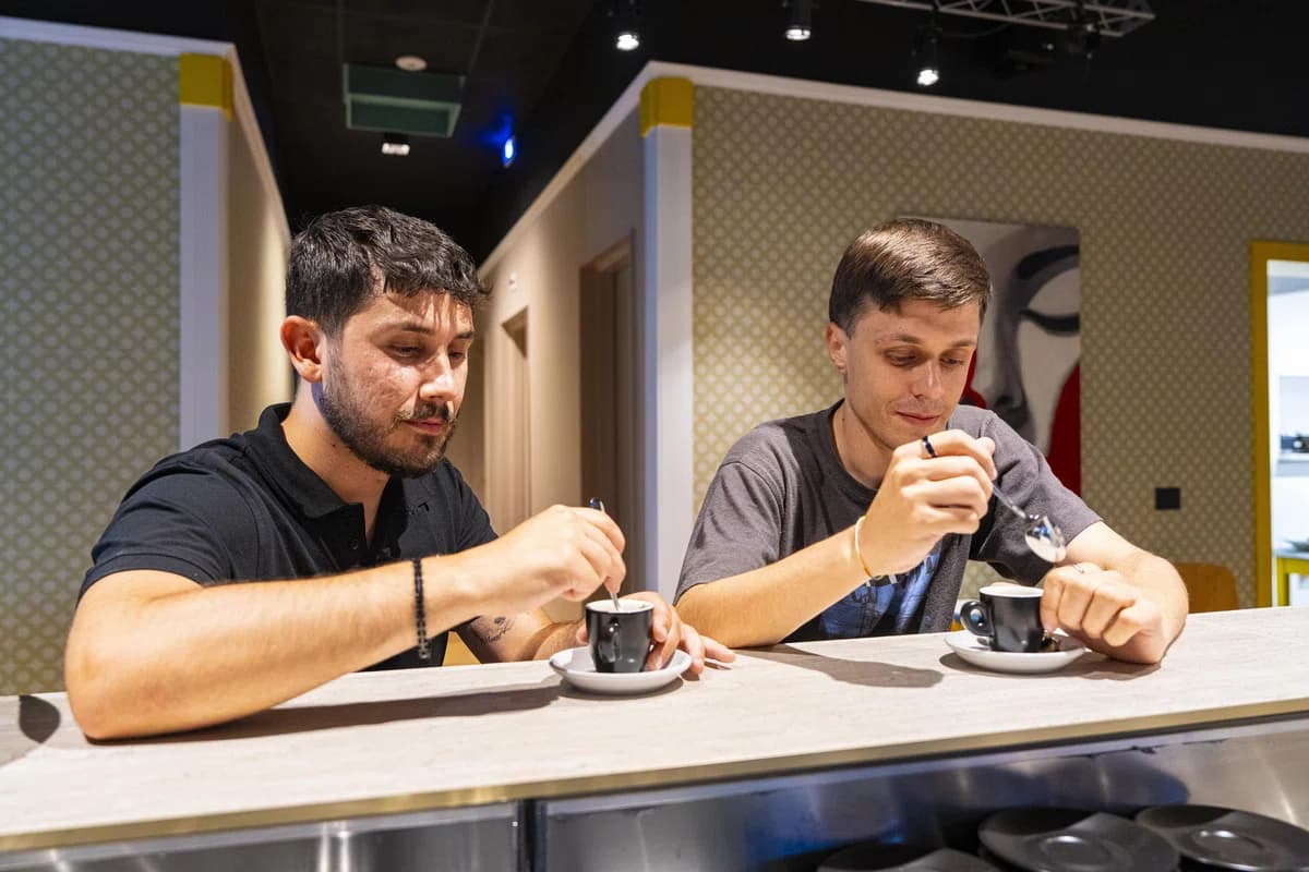 Dettaglio del bancone e del nostro staff